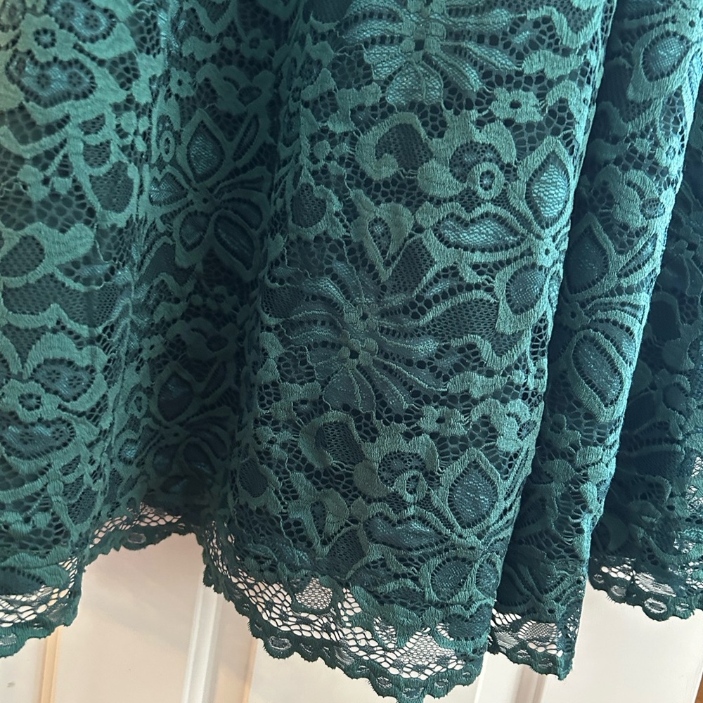 Kiyonna Leona emerald Green Lace Gown, 1X - Picture 4 of 8